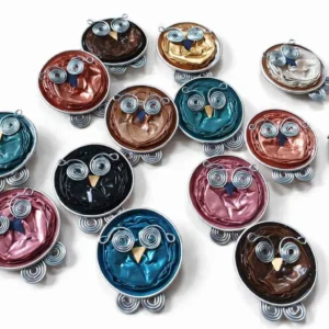 broșă „bufnița pădurii” – bijuterie din capsule reciclate